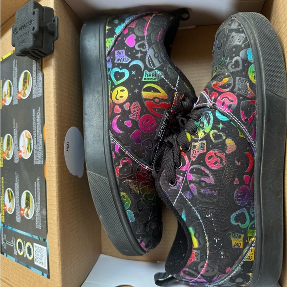 Heelys size 6 - Picture 4 of 8